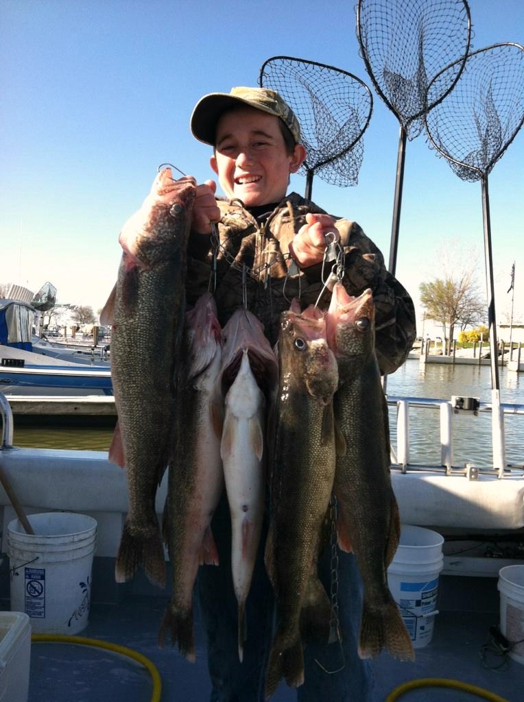  Lake - Erie - Fishing .com offers Lake Erie fishing charters 